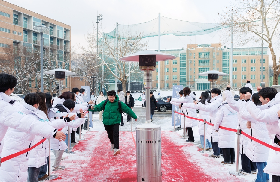 새내기 입장 맞이하는 멘토단