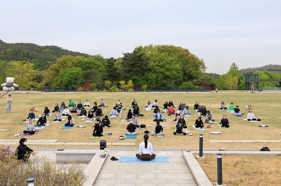잔디광장에서 펼쳐지는 일상 속 재충전의 시간, 요가·건강댄스 프로그램